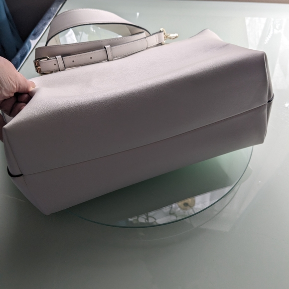 NWOT Large, white tote bag by Penningtons - Picture 11 of 16